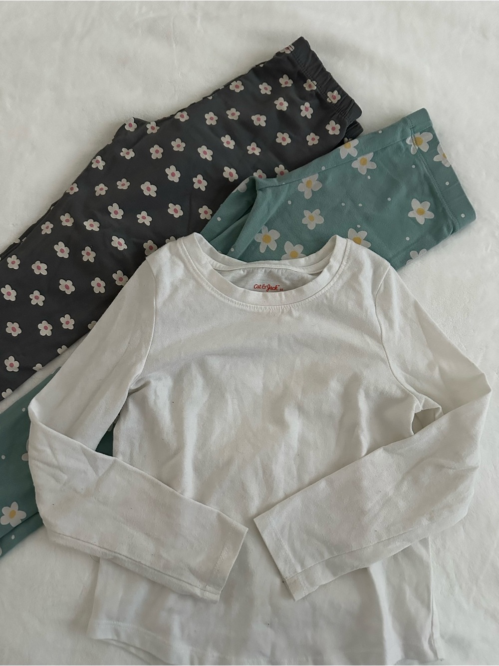 5 pc bundle Floral Leggings white top /bee legging and shirt